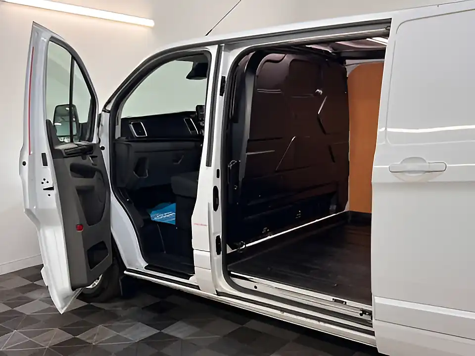 Used 2023 Ford Transit Custom Limited Frozen White - Interior and Exterior details 14