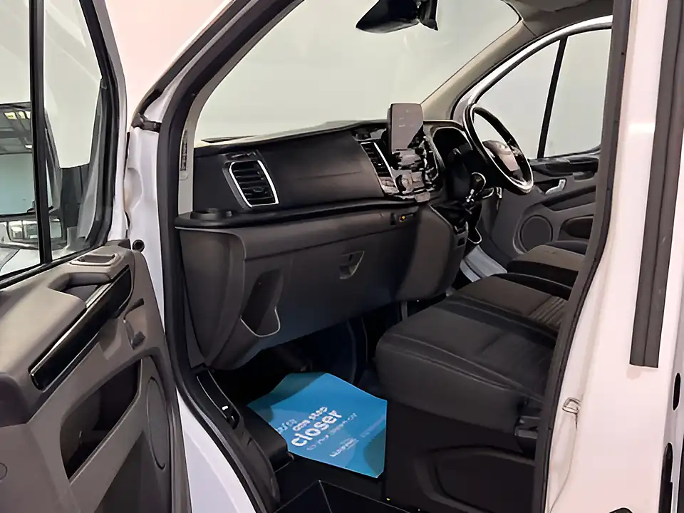 Used 2023 Ford Transit Custom Limited Frozen White - Interior and Exterior details 15