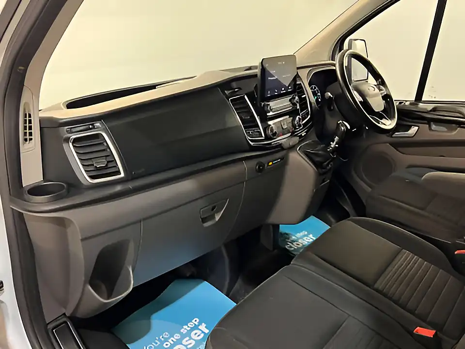 Used 2023 Ford Transit Custom Limited Frozen White - Interior and Exterior details 16