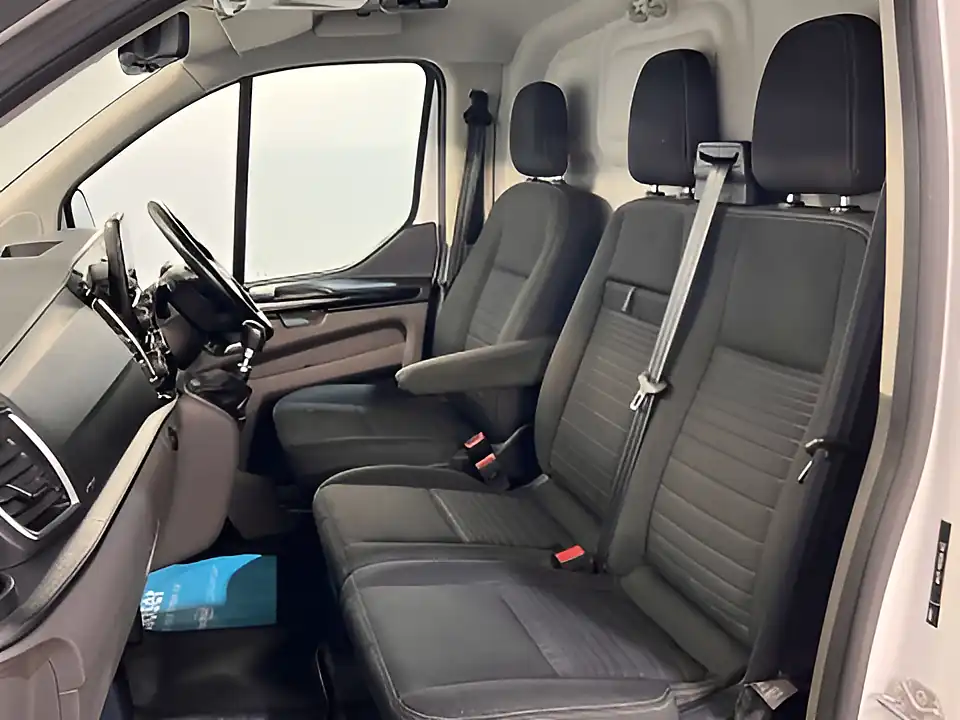 Used 2023 Ford Transit Custom Limited Frozen White - Interior and Exterior details 18