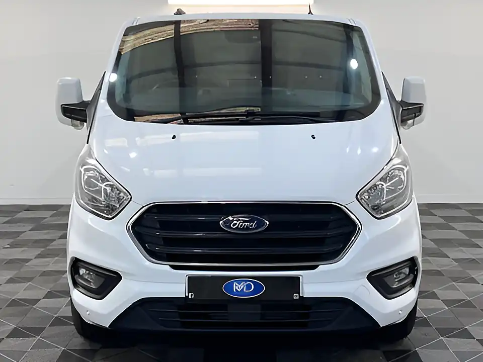 Used 2023 Ford Transit Custom Limited Frozen White - Interior and Exterior details 9