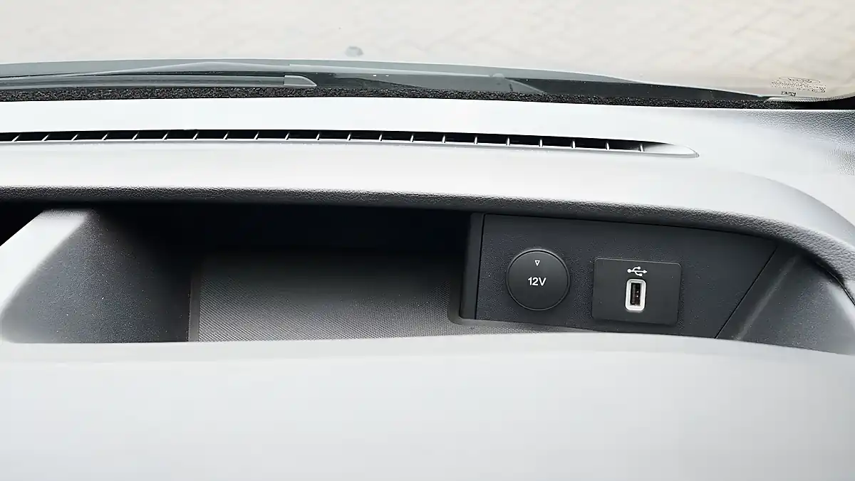 Used 2023 Ford Transit Custom Limited Magnetic - Interior and Exterior details 15