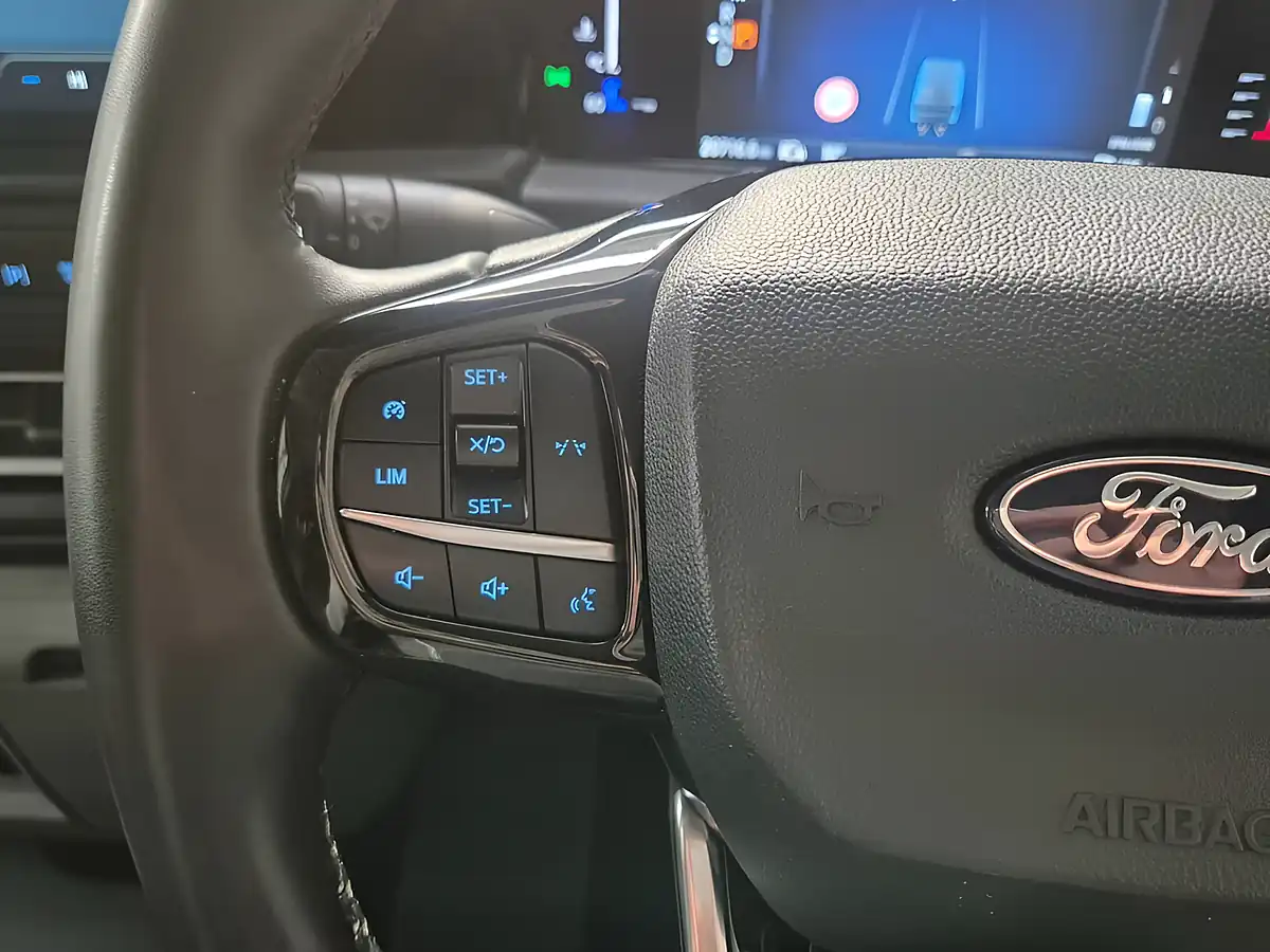 Used 2023 Ford Transit Custom Limited Moondust Silver - Interior and Exterior details 16