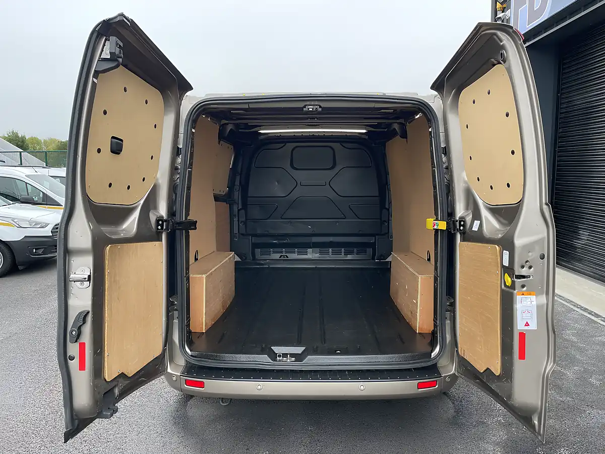 Used 2023 Ford Transit Custom Limited Swb Gold - Interior and Exterior details 10