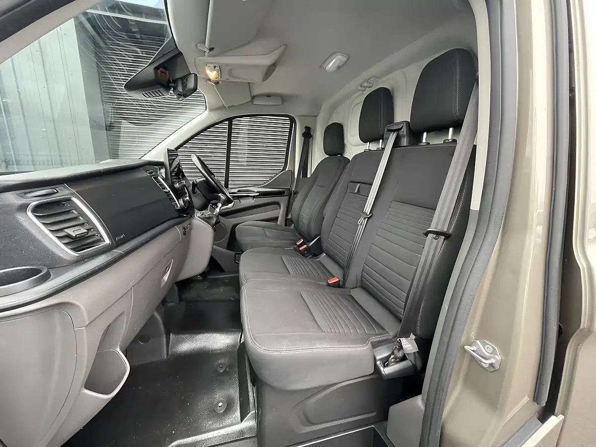 Used 2023 Ford Transit Custom Limited Swb Gold - Interior and Exterior details 13