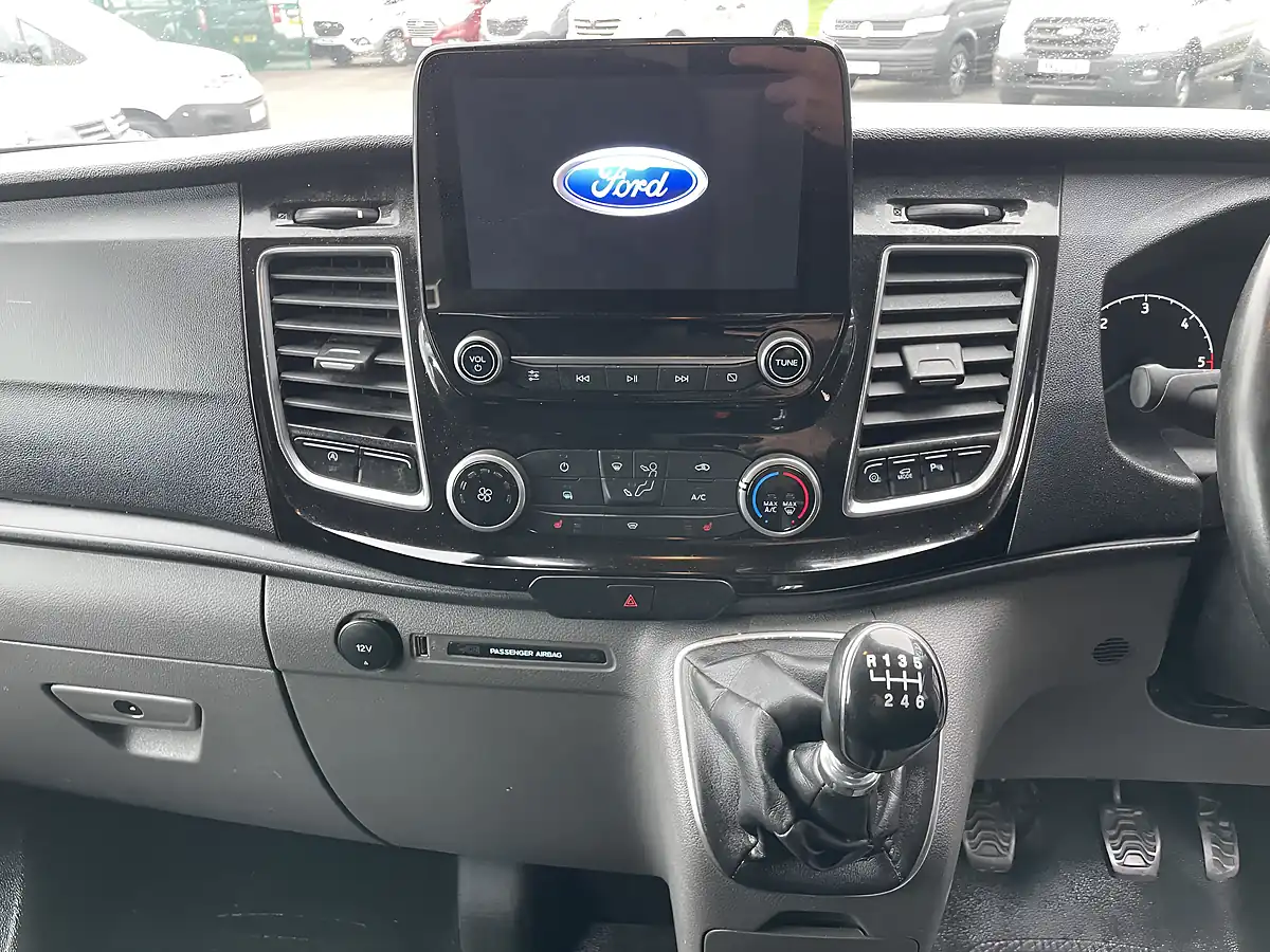 Used 2023 Ford Transit Custom Limited Swb Gold - Interior and Exterior details 8
