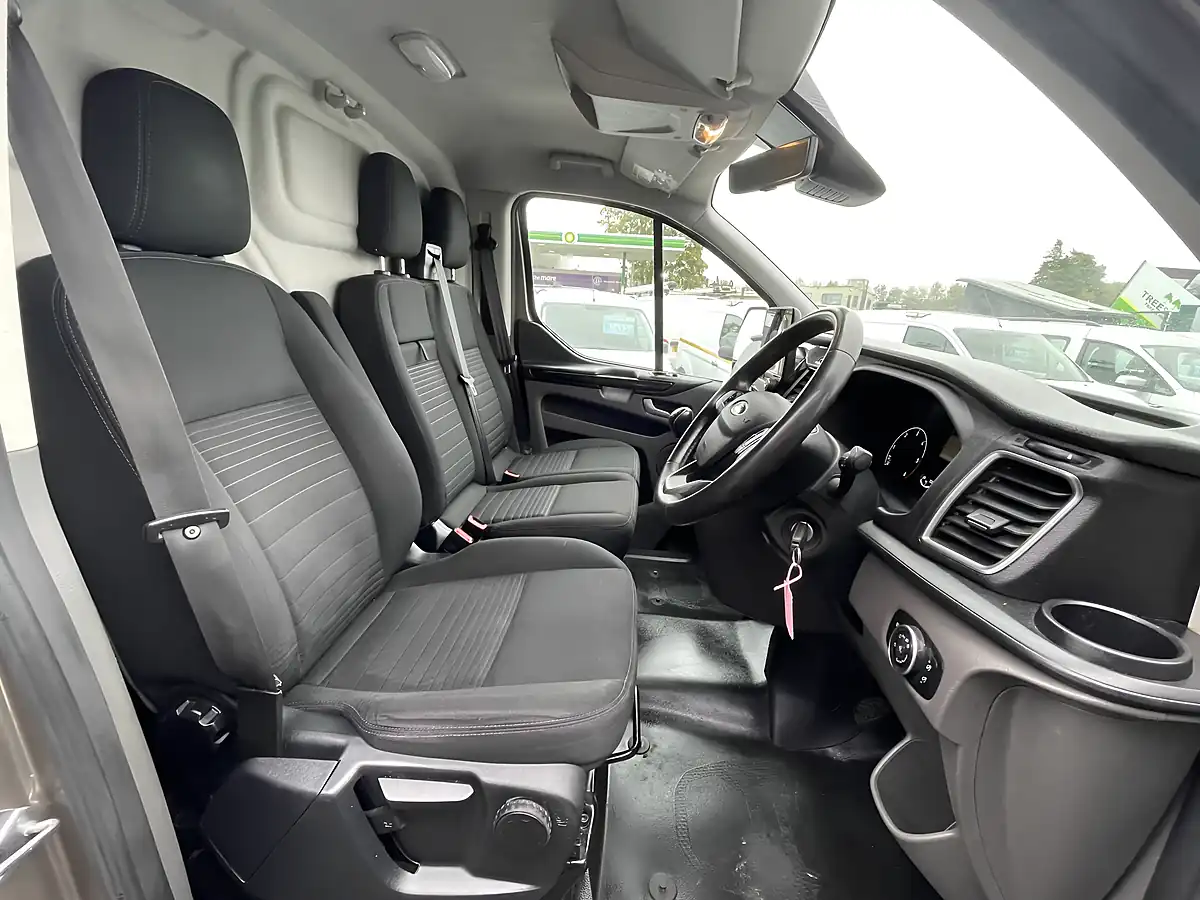 Used 2023 Ford Transit Custom Limited Swb Gold - Interior and Exterior details 9