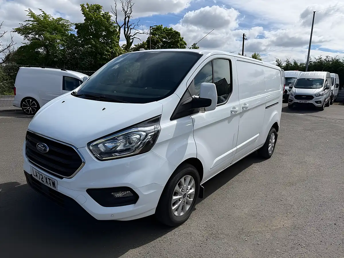 Used 2023 Ford Transit Custom Limited White - Front View