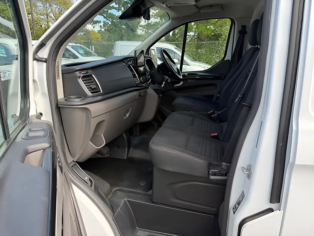 Used 2023 Ford Transit Custom Limited White - Interior and Exterior details 17