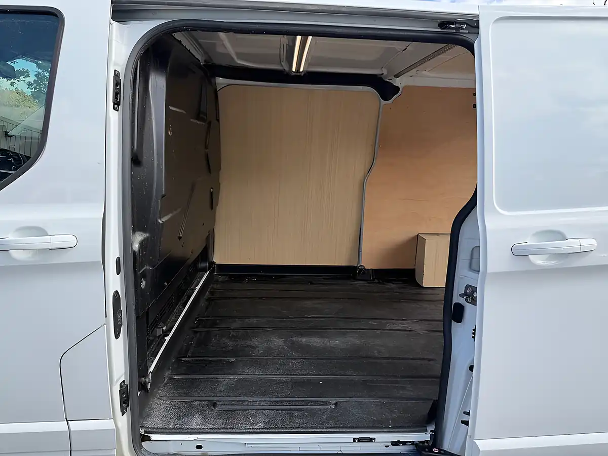 Used 2023 Ford Transit Custom Limited White - Interior and Exterior details 18