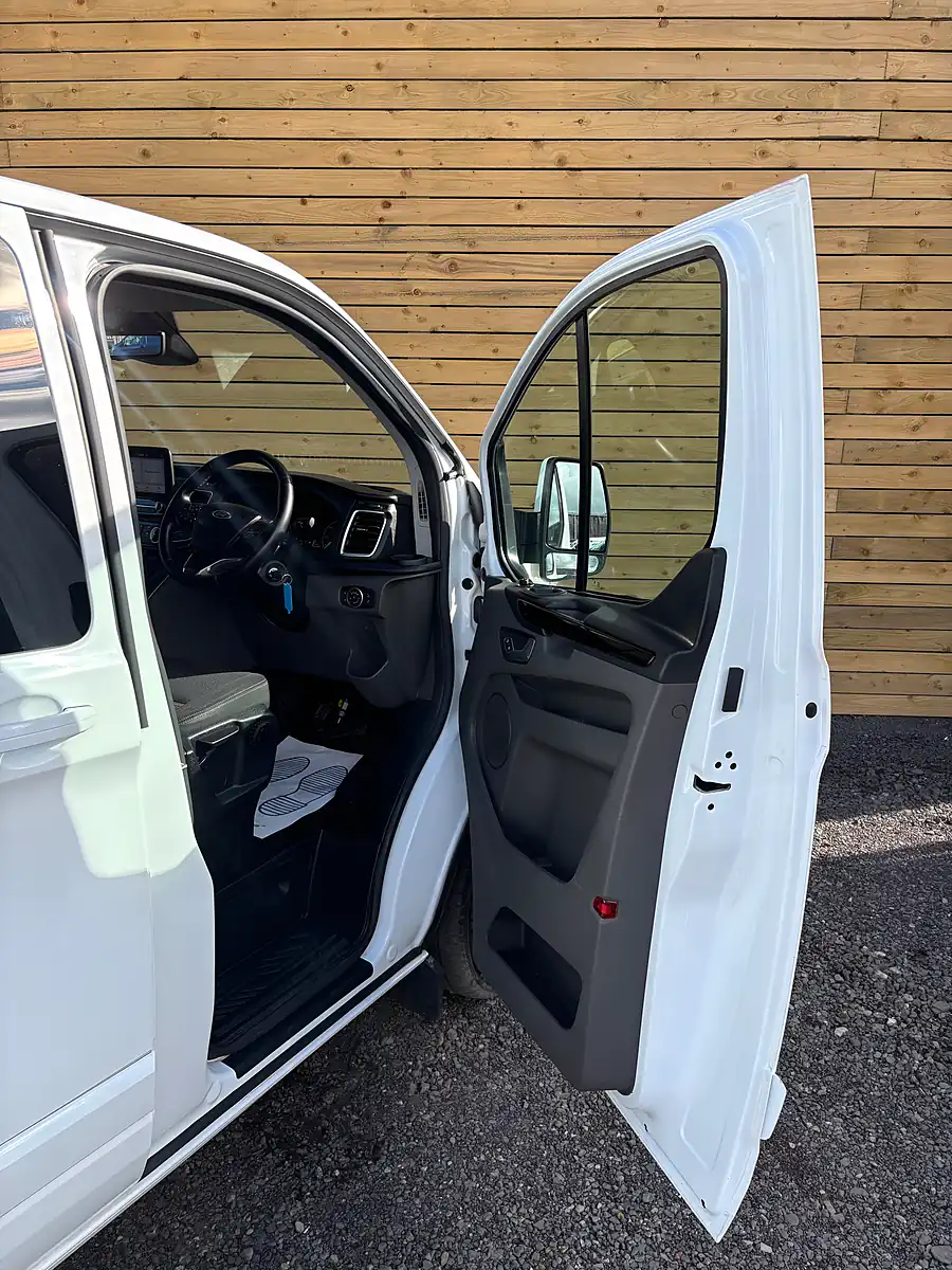 Used 2023 Ford Transit Custom Limited White - Interior and Exterior details 17