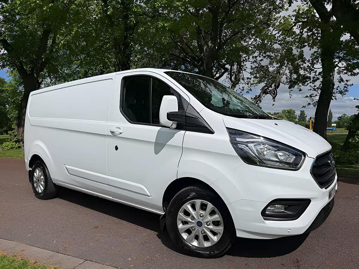 Used 2023 Ford Transit Custom Limited White - Front View