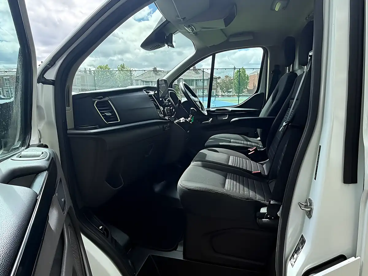 Used 2023 Ford Transit Custom Limited White - Interior and Exterior details 15