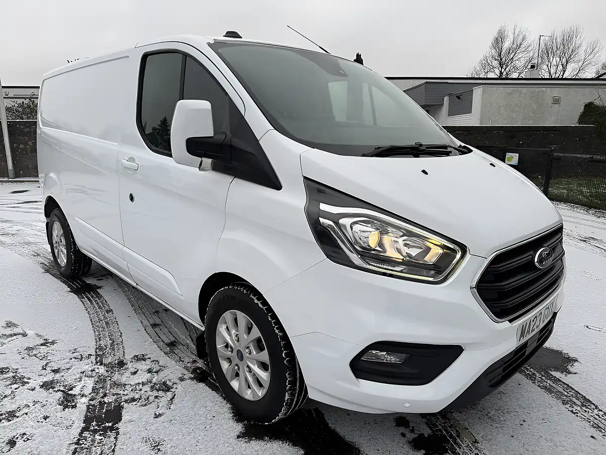 Used 2023 Ford Transit Custom Limited White - Front View