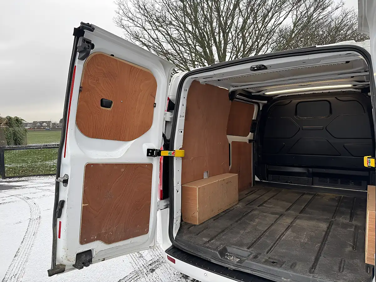 Used 2023 Ford Transit Custom Limited White - Interior and Exterior details 12