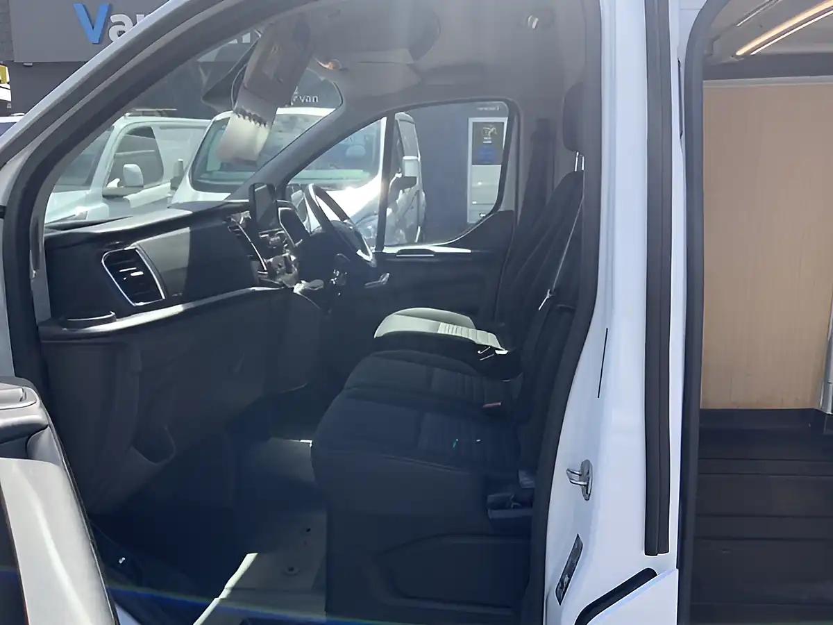 Used 2023 Ford Transit Custom Limited White - Interior and Exterior details 13