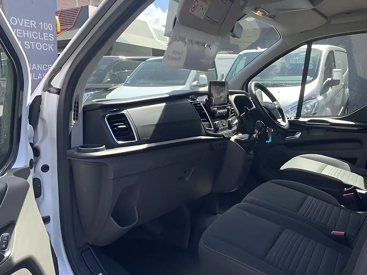 Used 2023 Ford Transit Custom Limited White - Interior and Exterior details 17