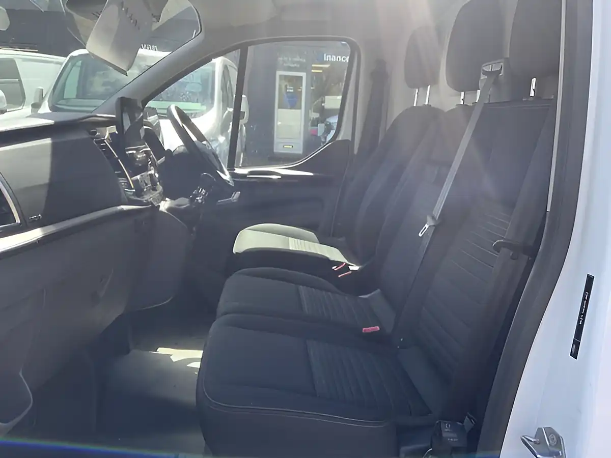 Used 2023 Ford Transit Custom Limited White - Interior and Exterior details 18