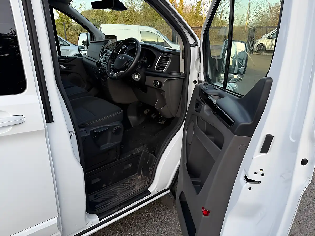 Used 2023 Ford Transit Custom Limited White - Interior and Exterior details 15