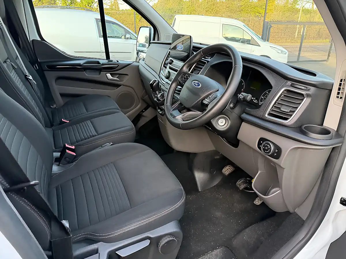 Used 2023 Ford Transit Custom Limited White - Interior and Exterior details 3
