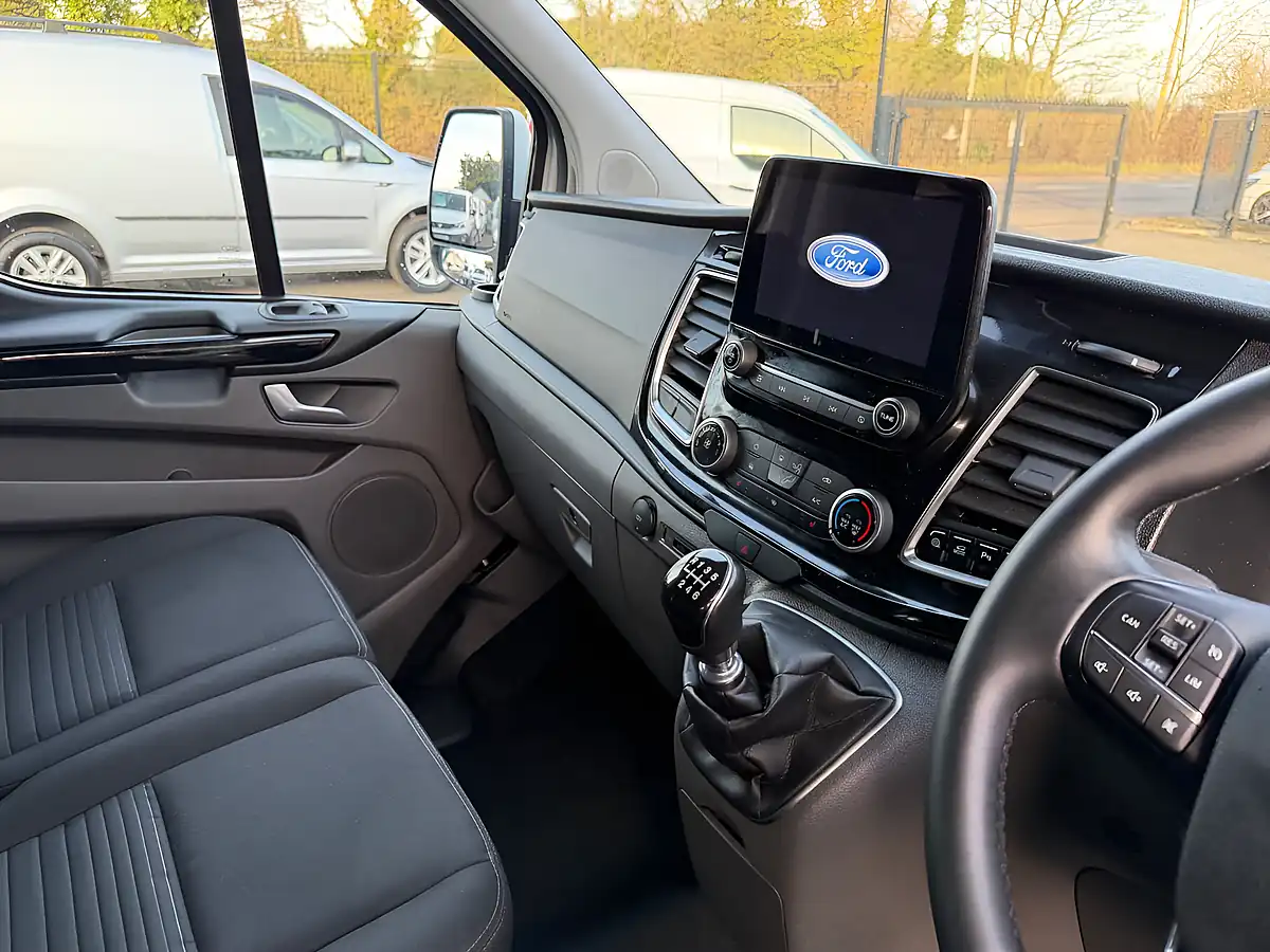 Used 2023 Ford Transit Custom Limited White - Interior and Exterior details 4