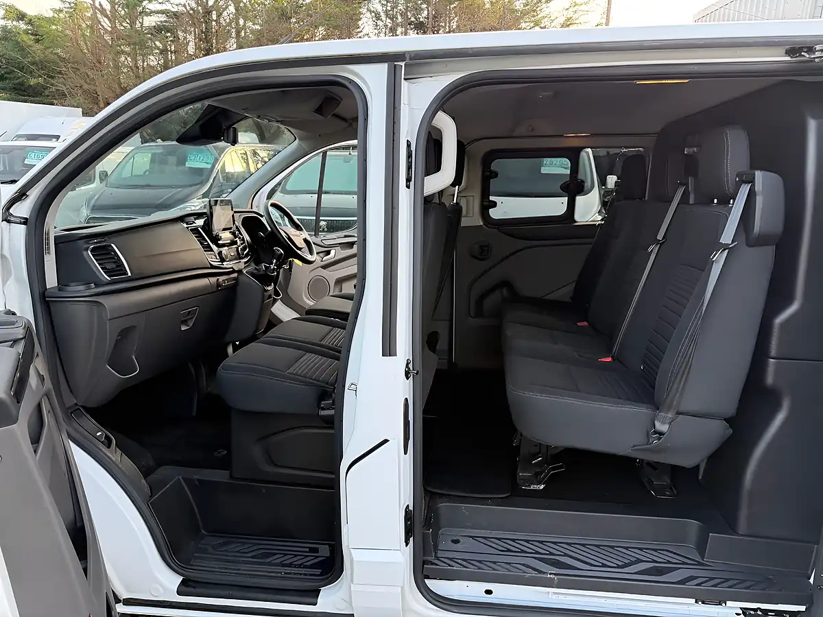 Used 2023 Ford Transit Custom Limited White - Interior and Exterior details 5
