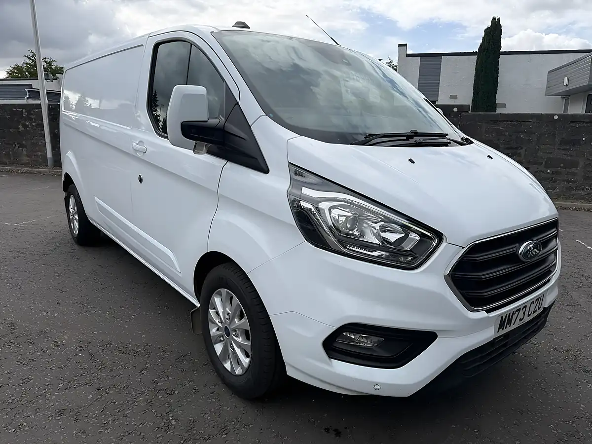 Used 2023 Ford Transit Custom Limited White - Front View