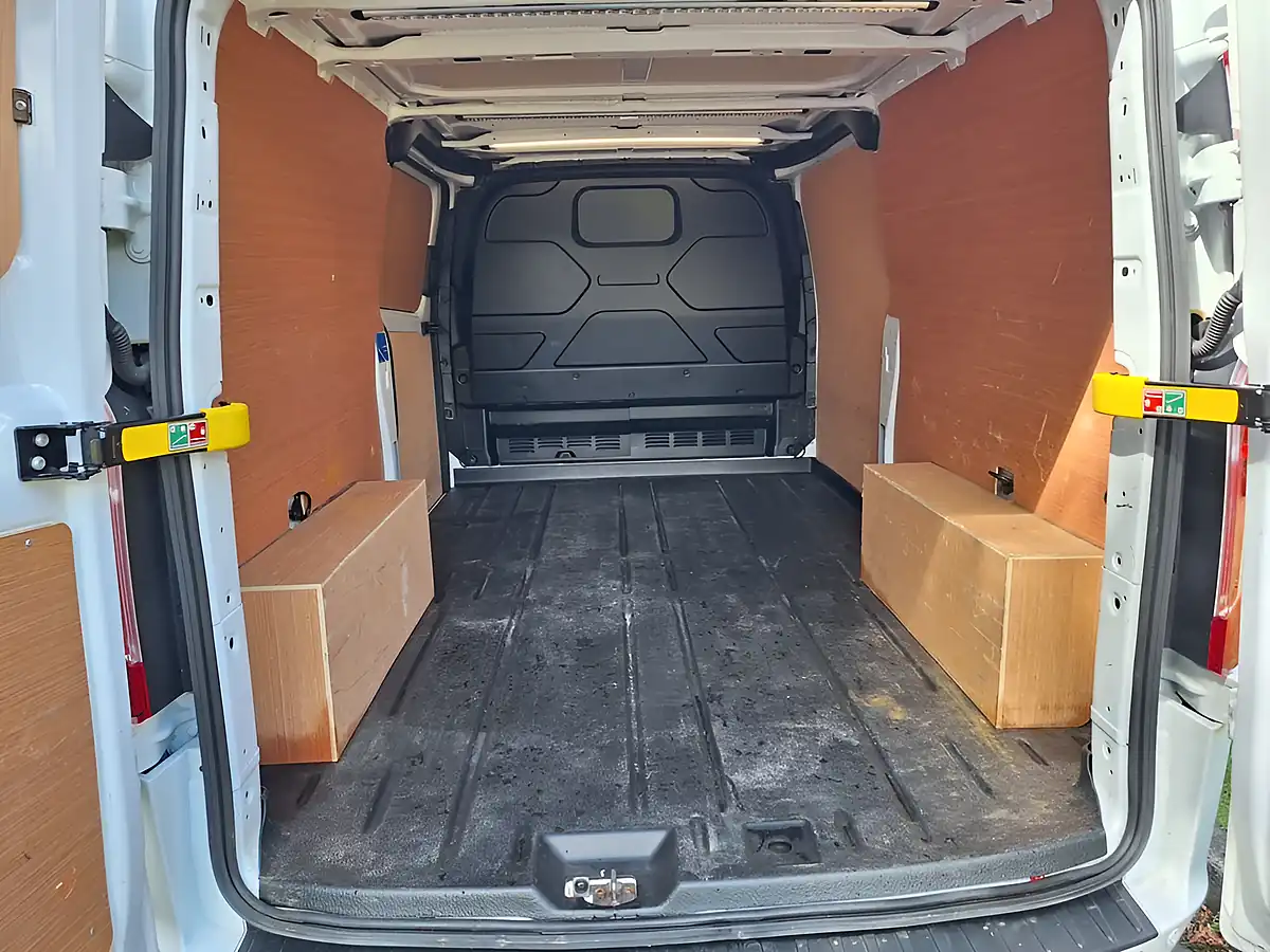 Used 2023 Ford Transit Custom Limited White - Interior and Exterior details 10