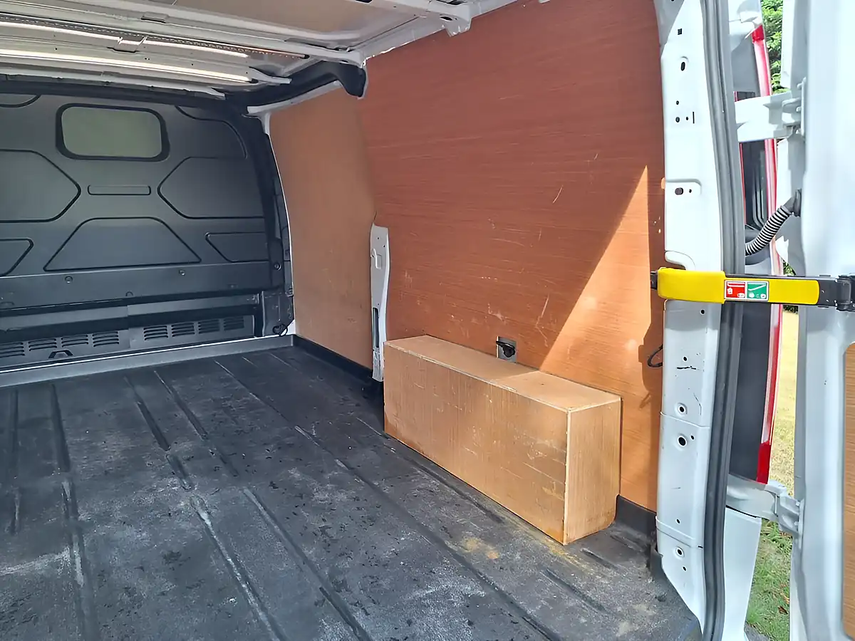Used 2023 Ford Transit Custom Limited White - Interior and Exterior details 13