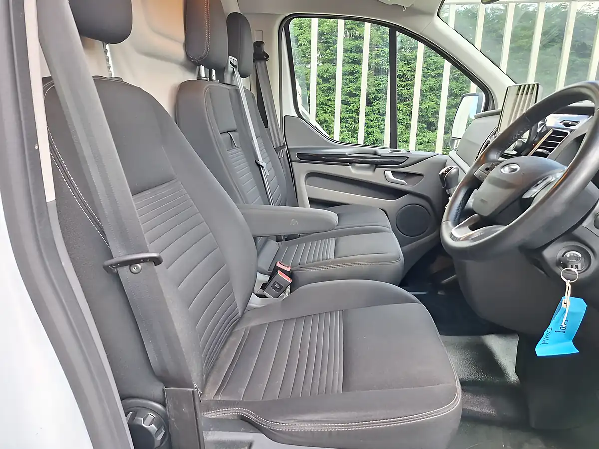 Used 2023 Ford Transit Custom Limited White - Interior and Exterior details 7