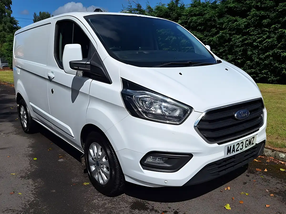 Used 2023 Ford Transit Custom Limited White - Front View