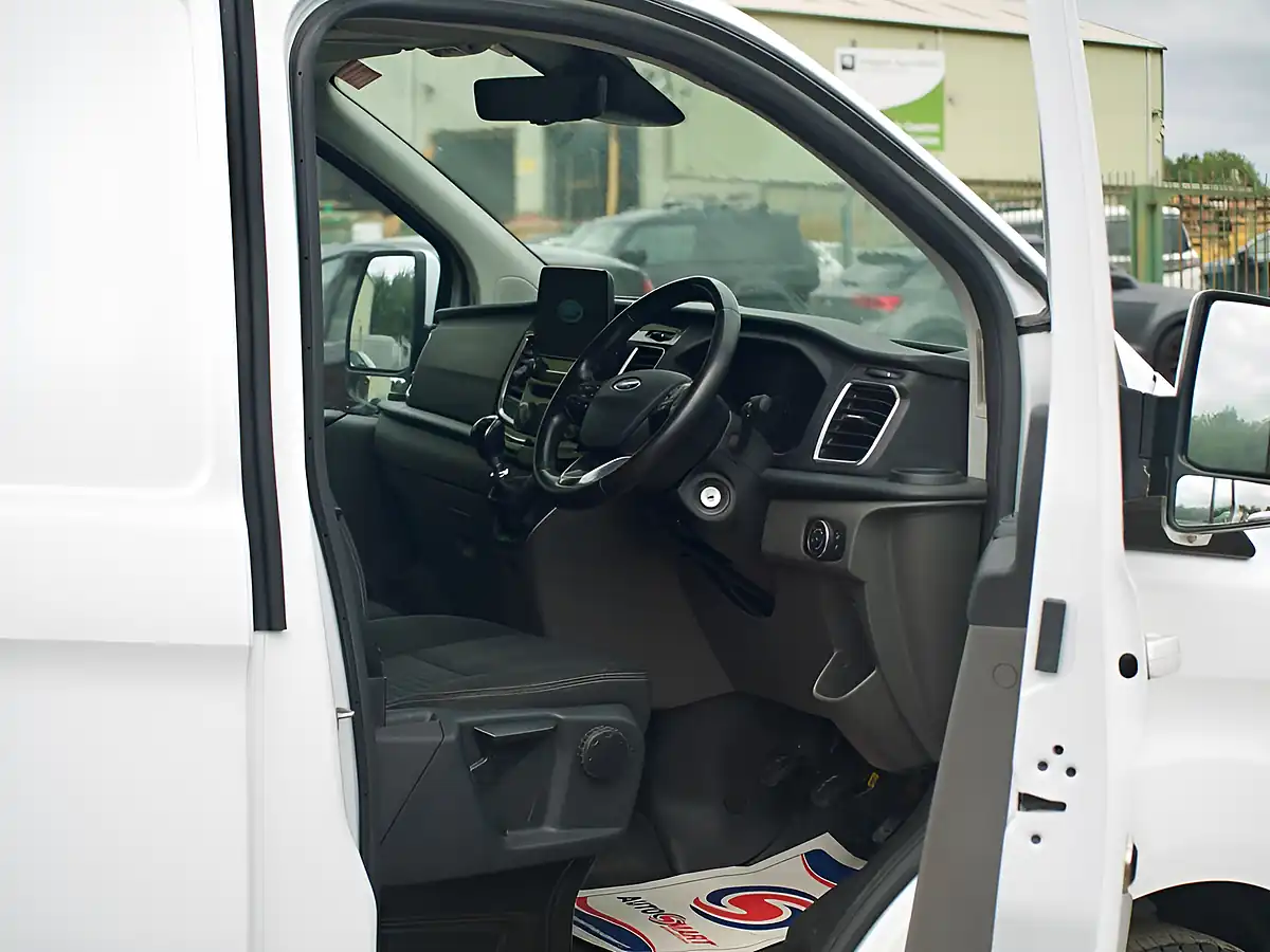 Used 2023 Ford Transit Custom Limited White - Interior and Exterior details 13