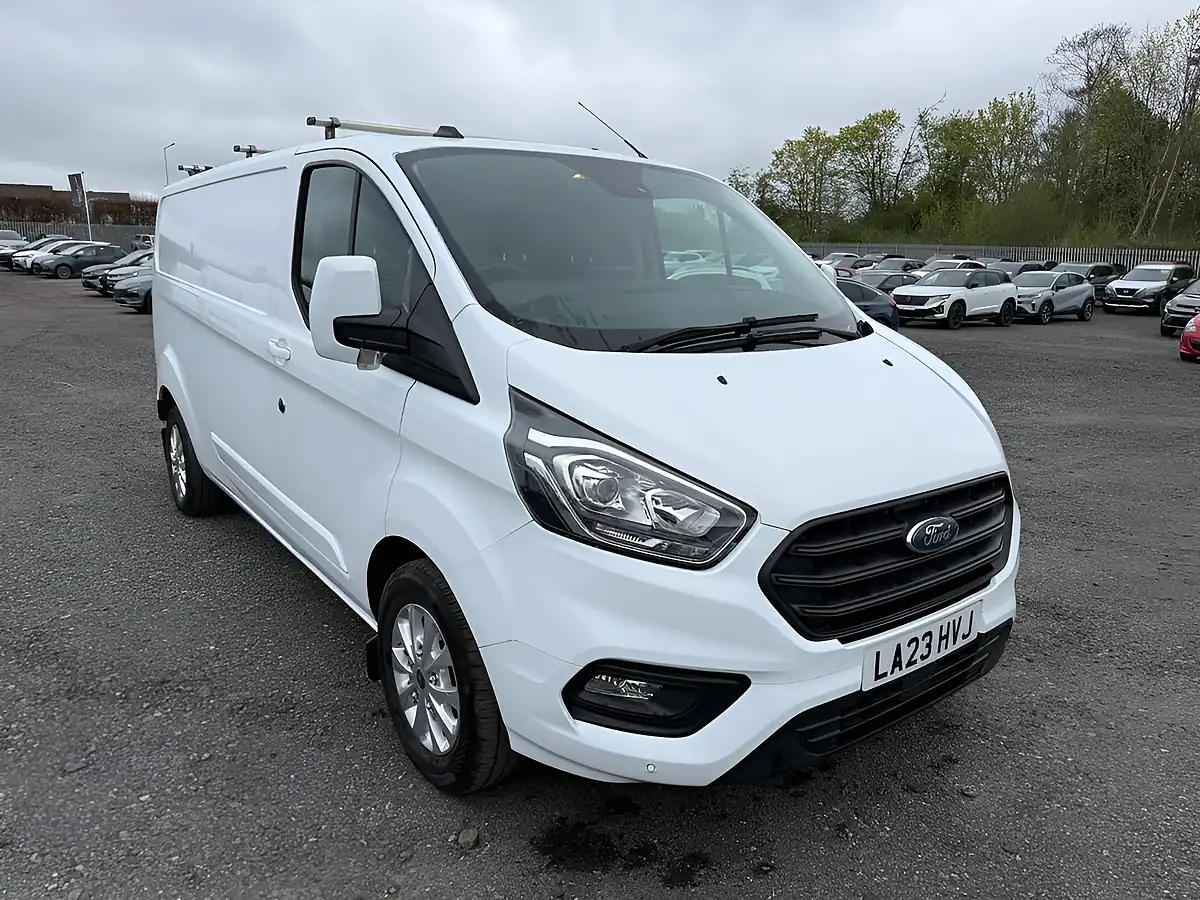 Used 2023 Ford Transit Custom Limited White - Front View