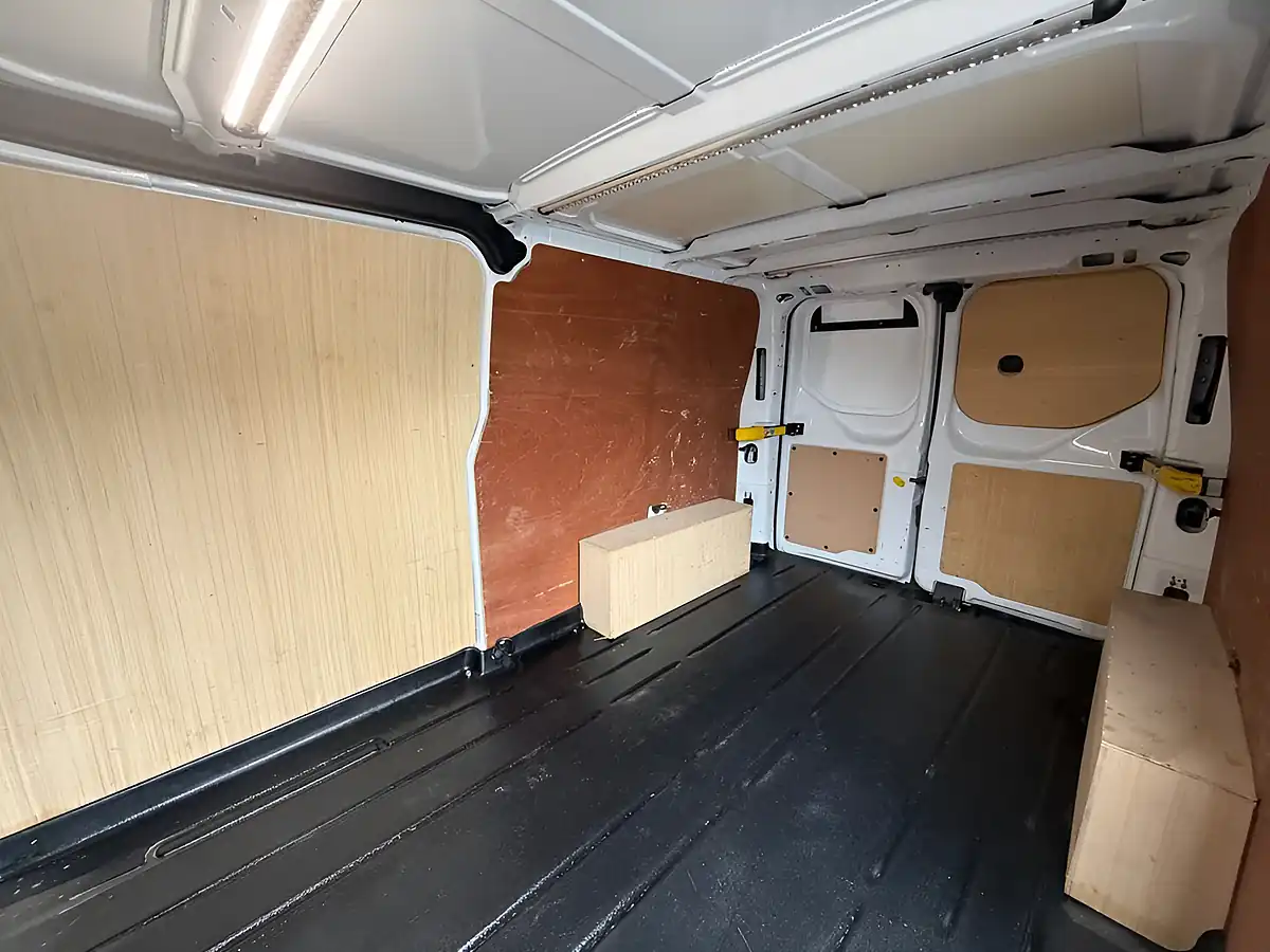 Used 2023 Ford Transit Custom Limited White - Interior and Exterior details 11