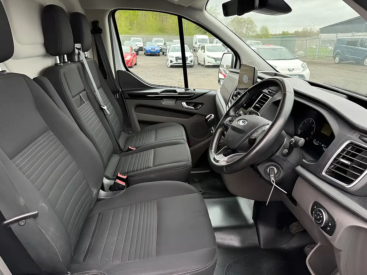 Used 2023 Ford Transit Custom Limited White - Interior and Exterior details 9