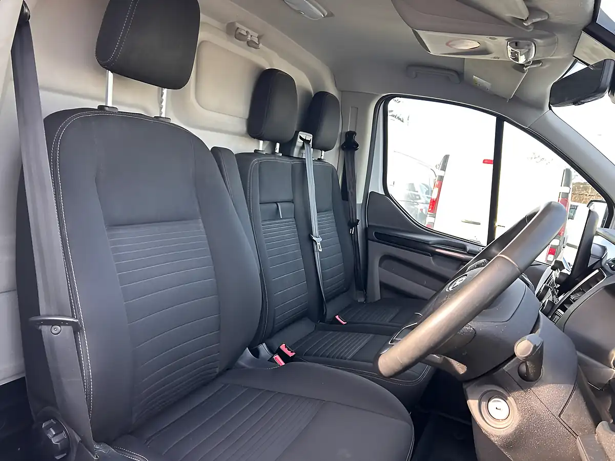 Used 2023 Ford Transit Custom Limited White - Interior and Exterior details 11