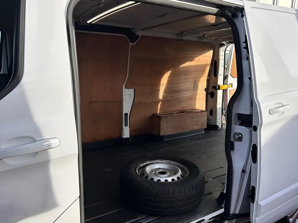 Used 2023 Ford Transit Custom Limited White - Interior and Exterior details 13