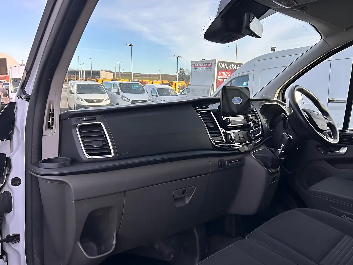Used 2023 Ford Transit Custom Limited White - Interior and Exterior details 17