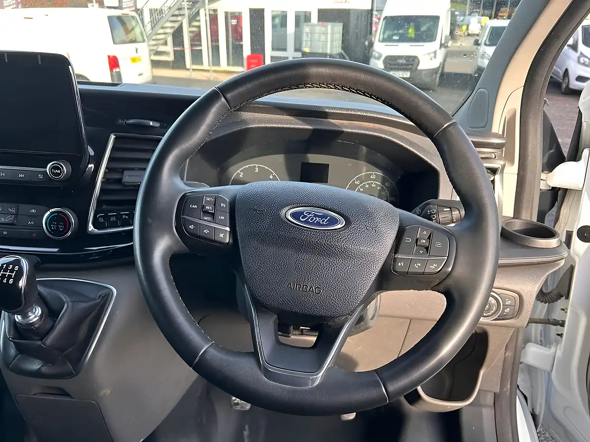 Used 2023 Ford Transit Custom Limited White - Interior and Exterior details 18