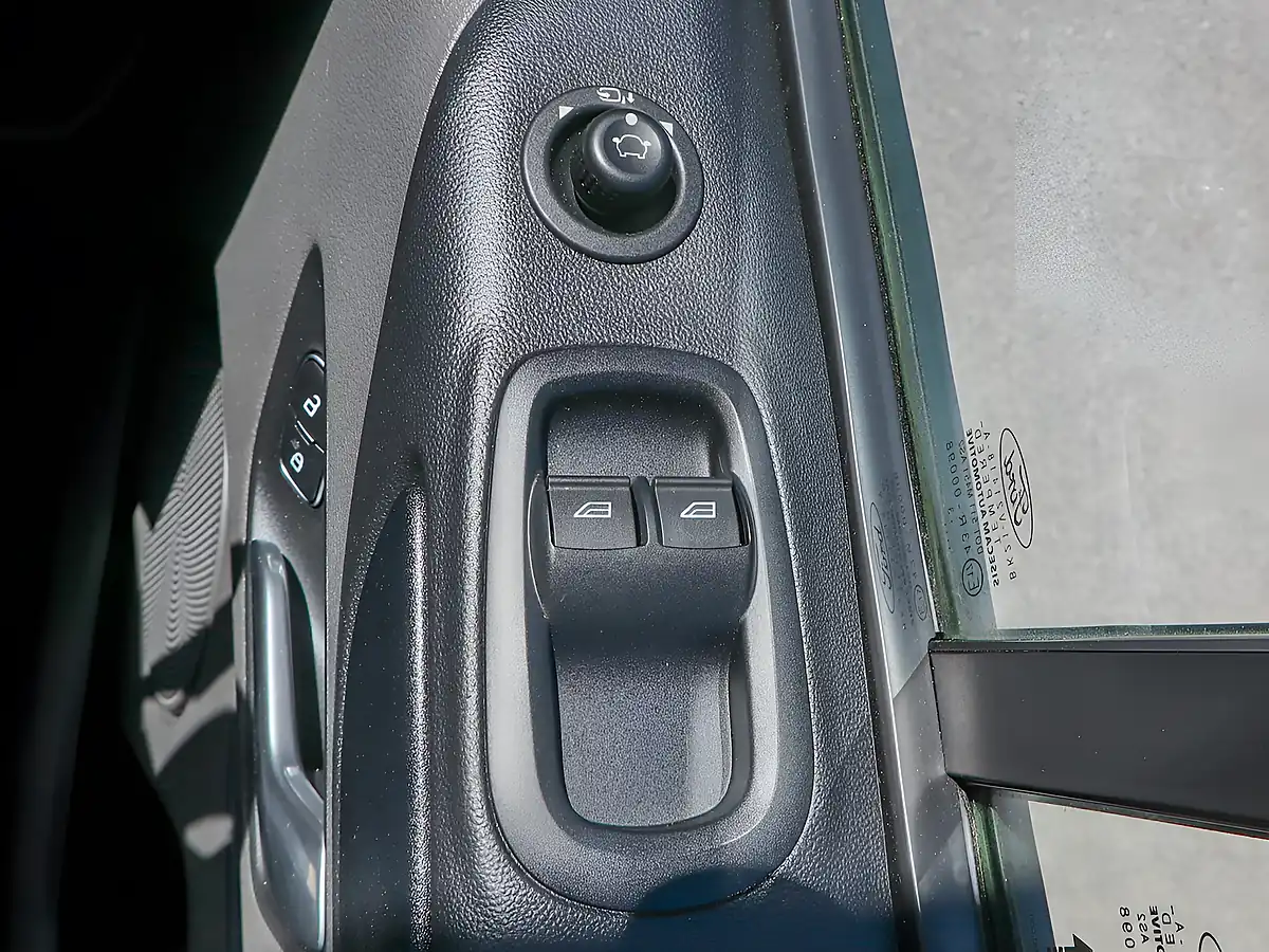 Used 2023 Ford Transit Custom Trend Frozen White - Interior and Exterior details 18