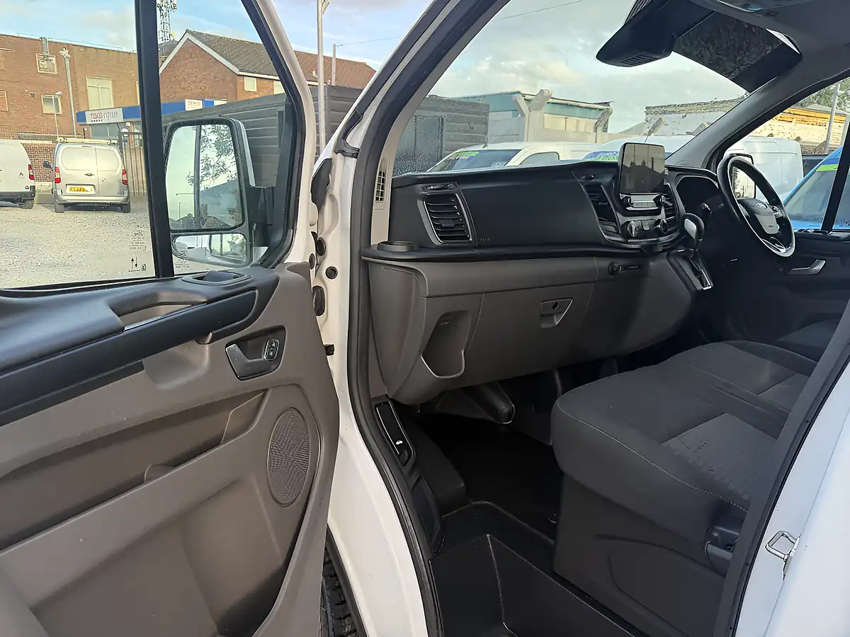 Used 2023 Ford Transit Custom Trend L1 H1 (swb) White - Interior and Exterior details 19