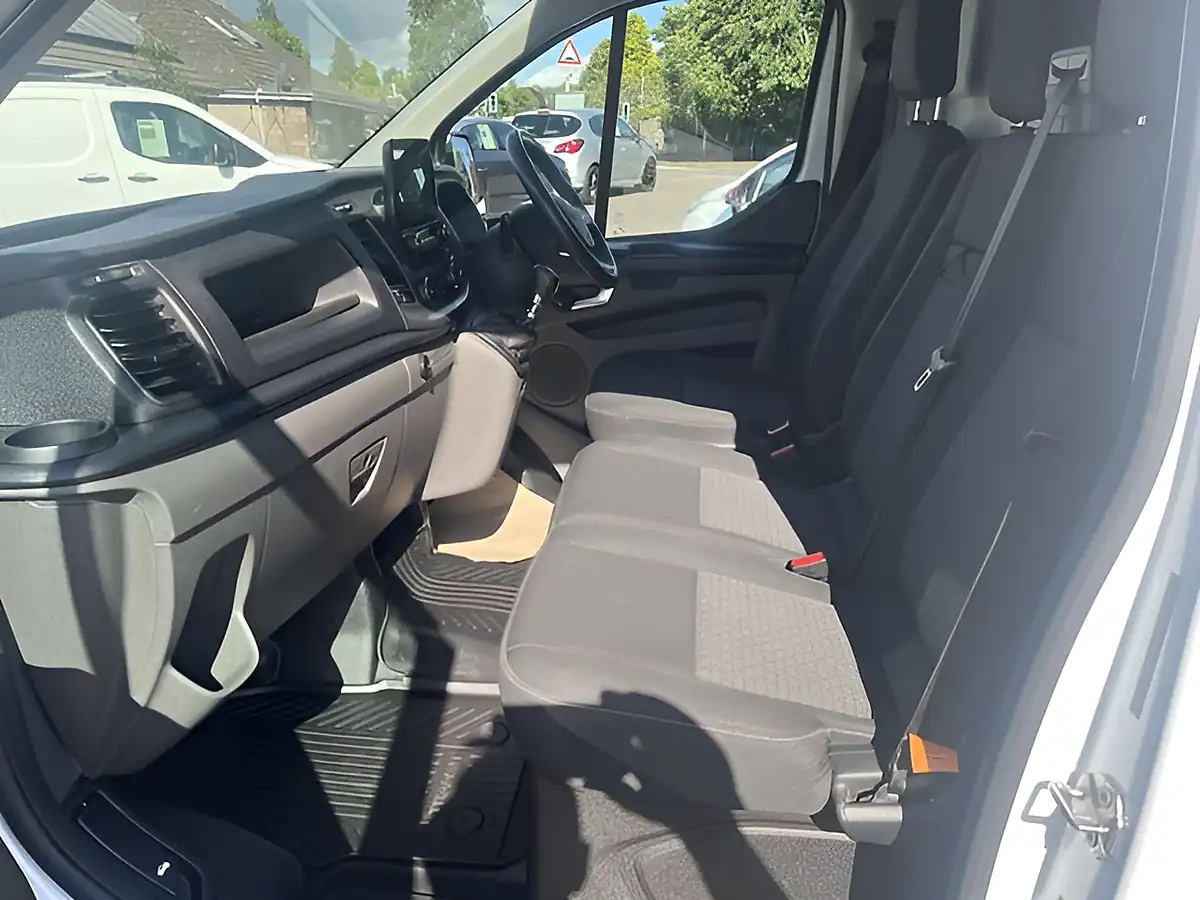 Used 2023 Ford Transit Custom Trend White - Interior and Exterior details 17