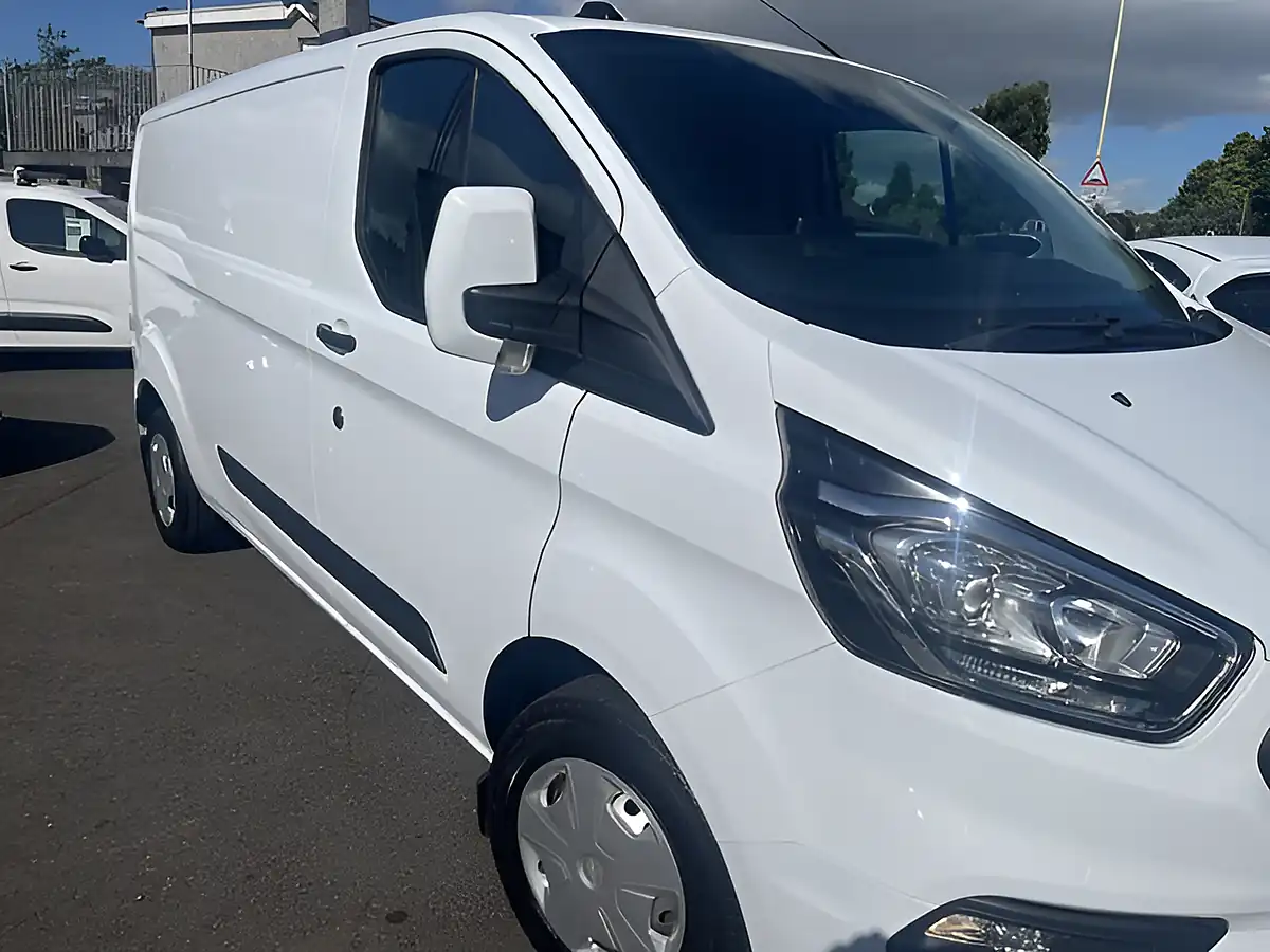 Used 2023 Ford Transit Custom Trend White - Interior and Exterior details 5
