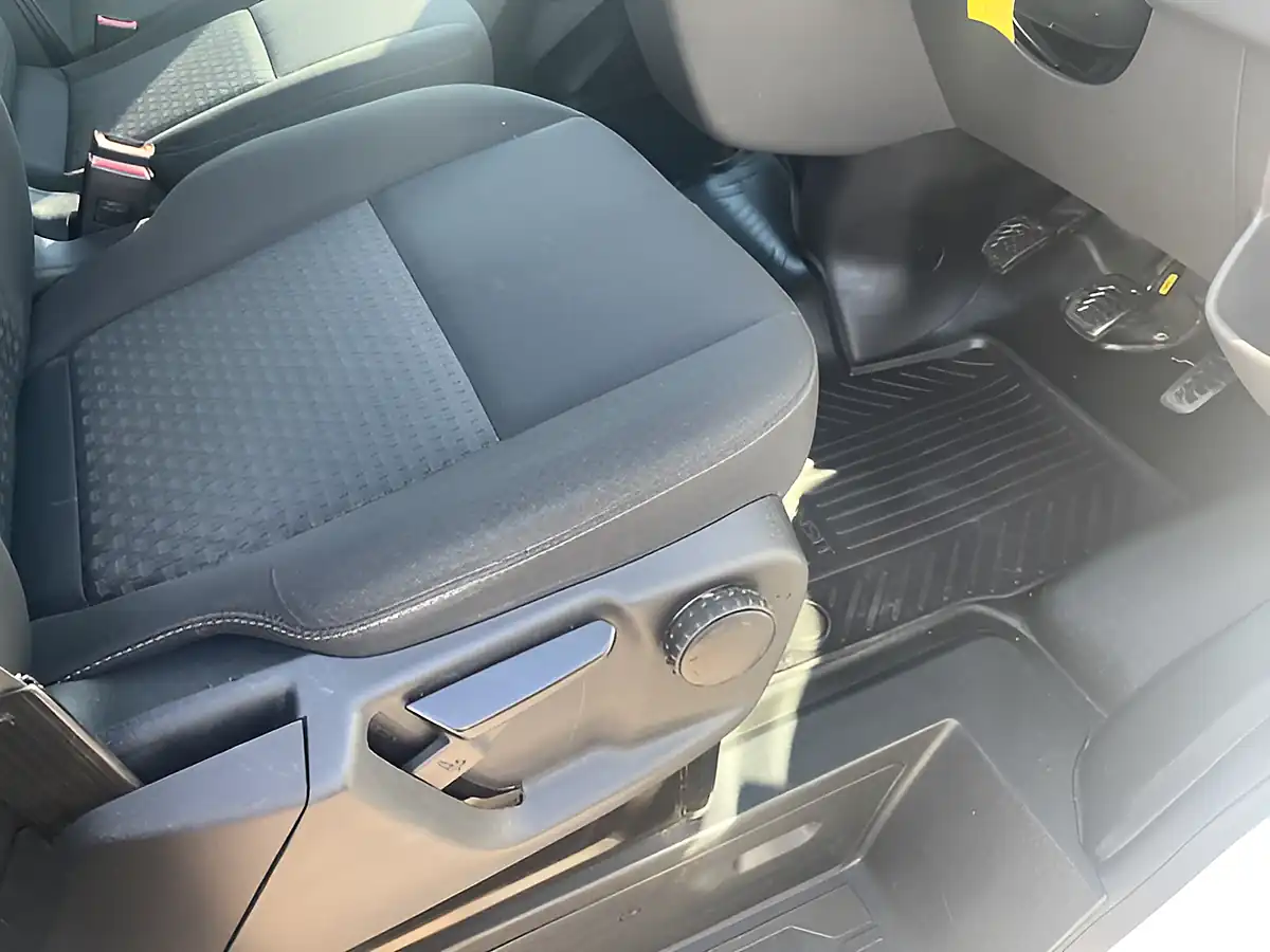 Used 2023 Ford Transit Custom Trend White - Interior and Exterior details 7