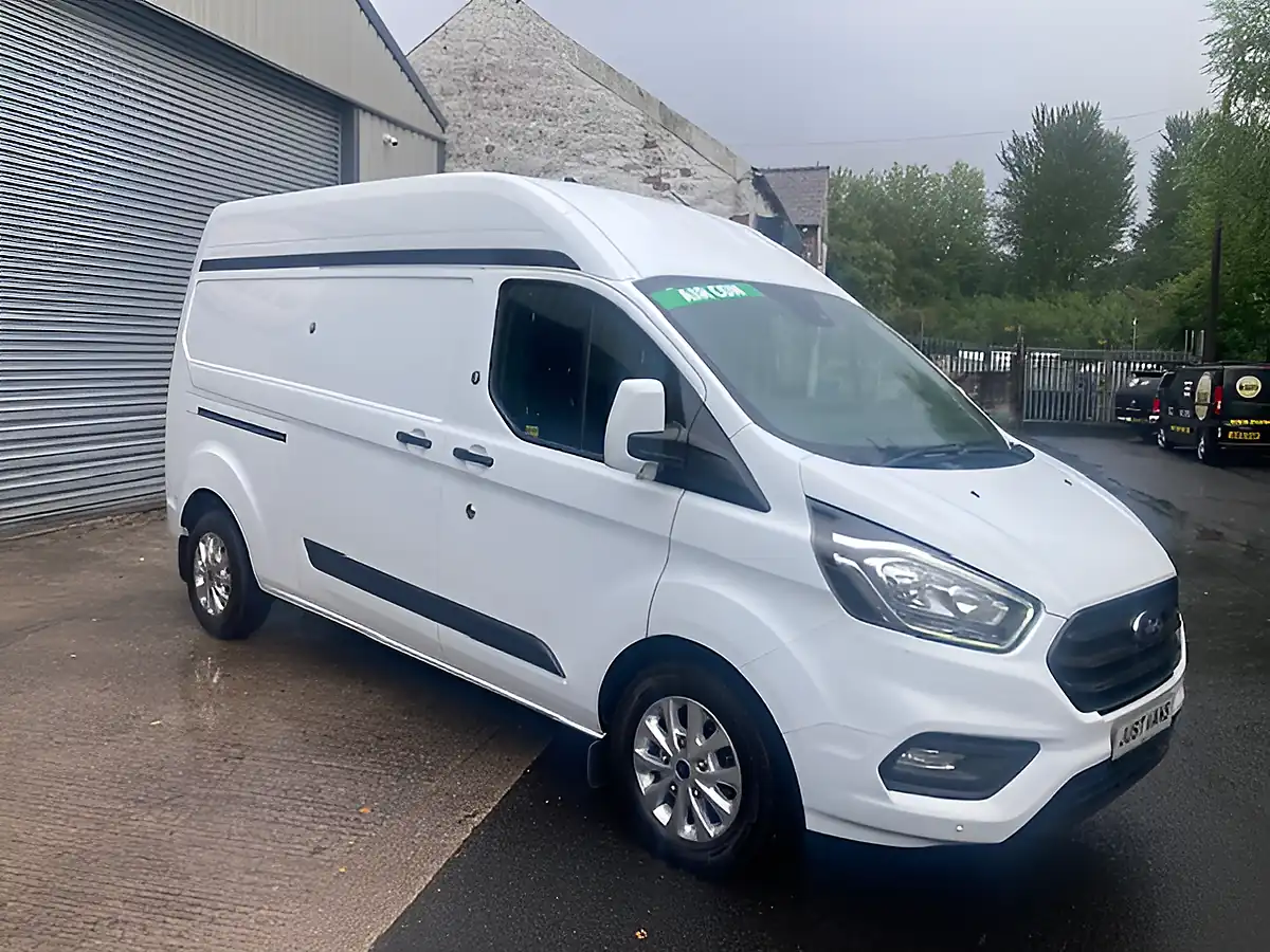 Used 2023 Ford Transit Custom Trend White - Front View