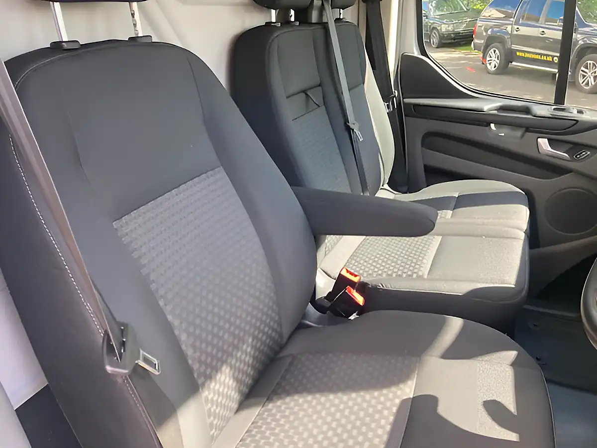Used 2023 Ford Transit Custom Trend White - Interior and Exterior details 7