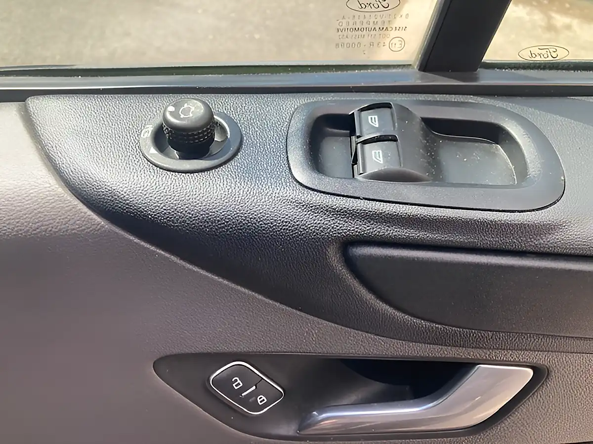 Used 2023 Ford Transit Custom Trend White - Interior and Exterior details 8