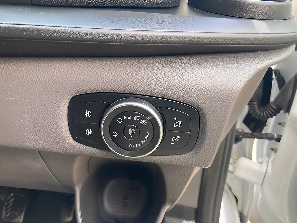 Used 2023 Ford Transit Custom Trend White - Interior and Exterior details 9