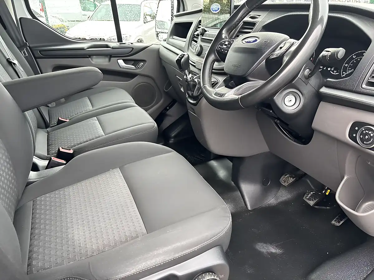 Used 2023 Ford Transit Custom Trend White - Interior and Exterior details 11
