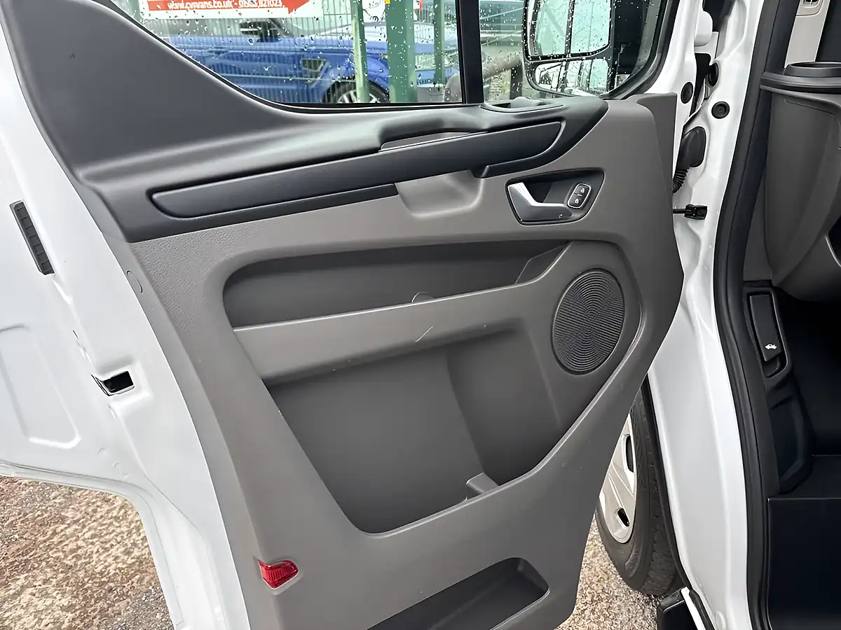 Used 2023 Ford Transit Custom Trend White - Interior and Exterior details 16